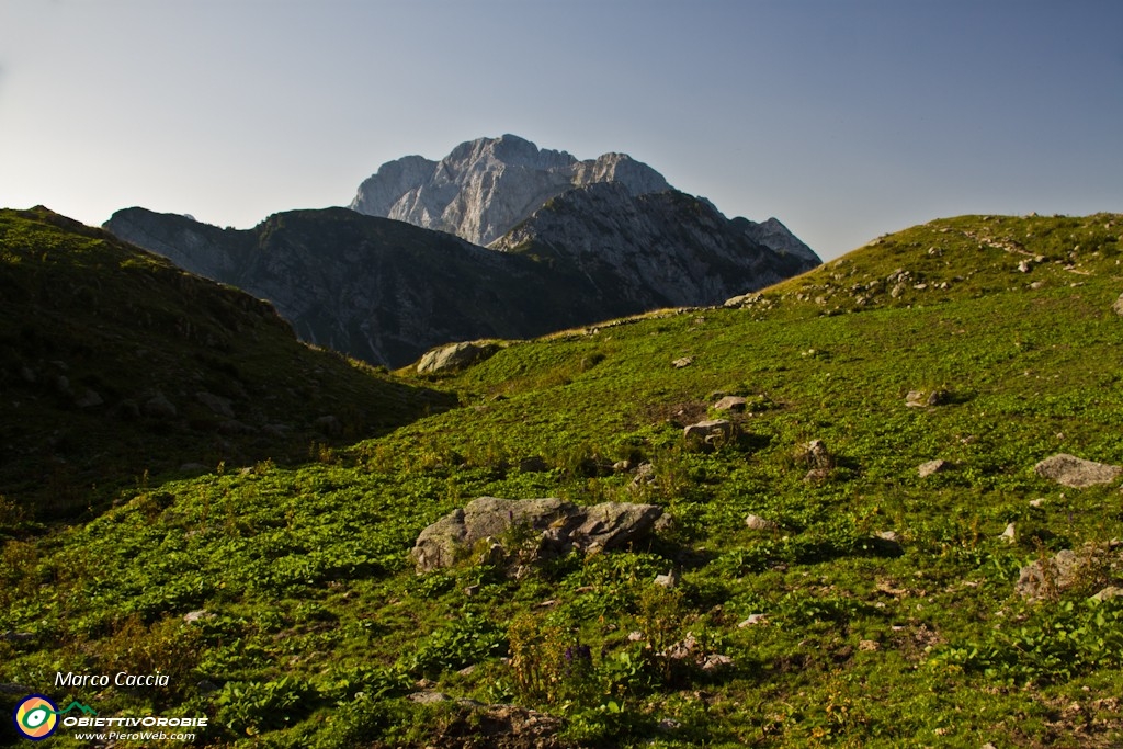 01_L'Arera sopra i prati.JPG